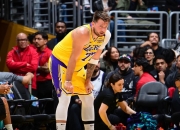 西亚卡姆陷入低谷，东契奇连败，助攻爆棚球队命运悬念！