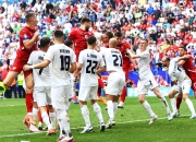 包含斯洛文尼亚队夺冠晋级欧洲国家队赛的词条