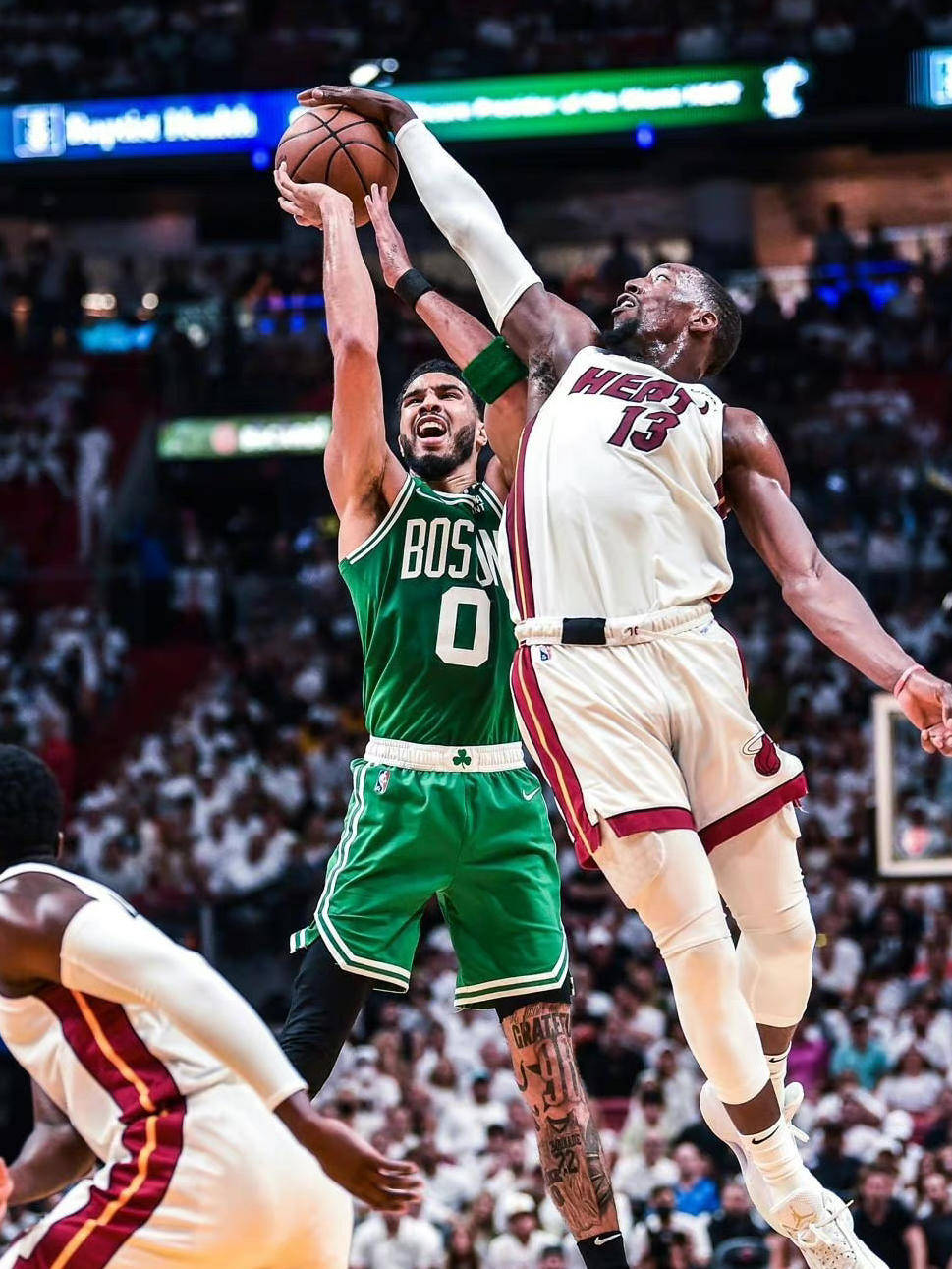 塔图姆惊艳全场，浓眉哥助攻爆棚，冲击季后赛逆转取胜！