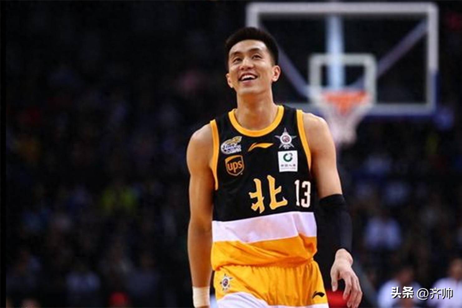 郭艾伦赛点兑现,休斯顿火箭淘汰本菲卡晋级四强,主帅激动落泪(郭士强谈郭艾伦现状) 郭艾伦赛点兑现,休斯顿火箭淘汰本菲卡晋级四强,主帅激动落泪(郭士强谈郭艾伦现状)